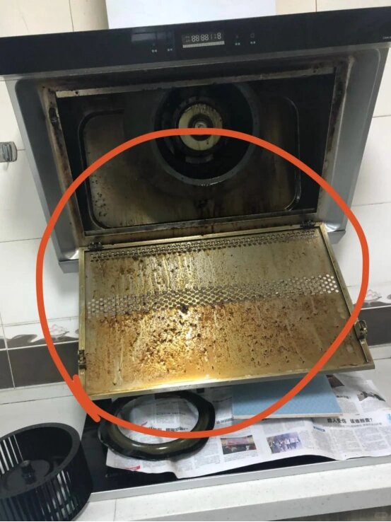 媳婦下單了我們的油煙機(jī)清洗服務(wù)，上門時(shí)婆婆卻攔著不讓拆